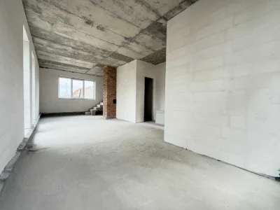 Продаж котеджу 85 м² з підвалом 40 м² у центрі Пустомит