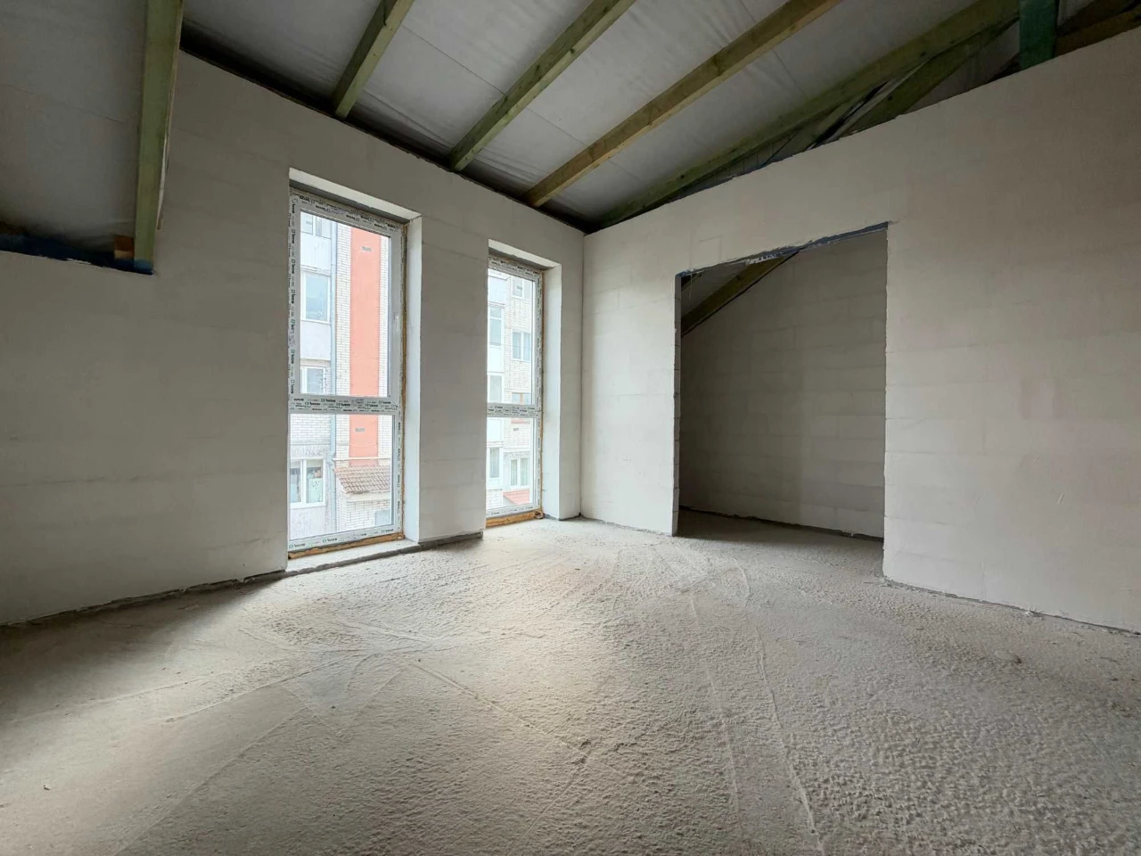 Продаж котеджу 85 м² з підвалом 40 м² у центрі Пустомит