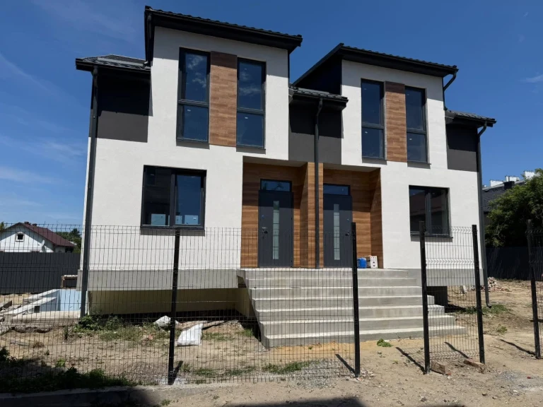 Продаж спареного котеджу 115.8 м.кв. в Пустомитах