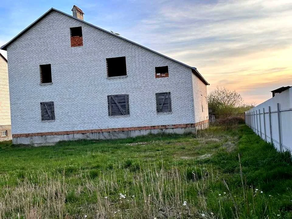 Будинок. Пустомити, Конституції