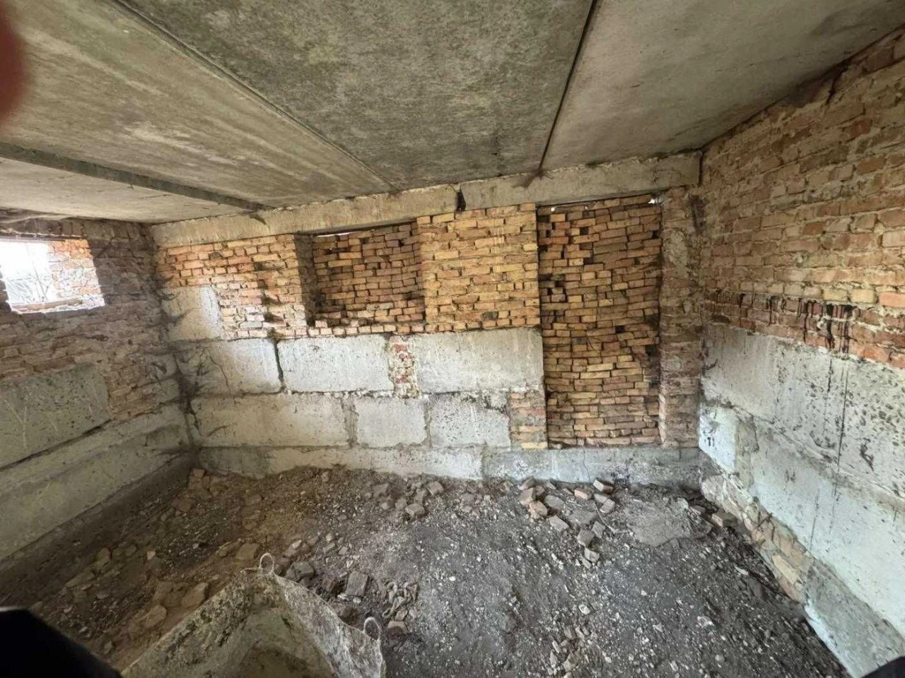 Продається будинок та земельна ділянка 10 сот., м. Раехів
