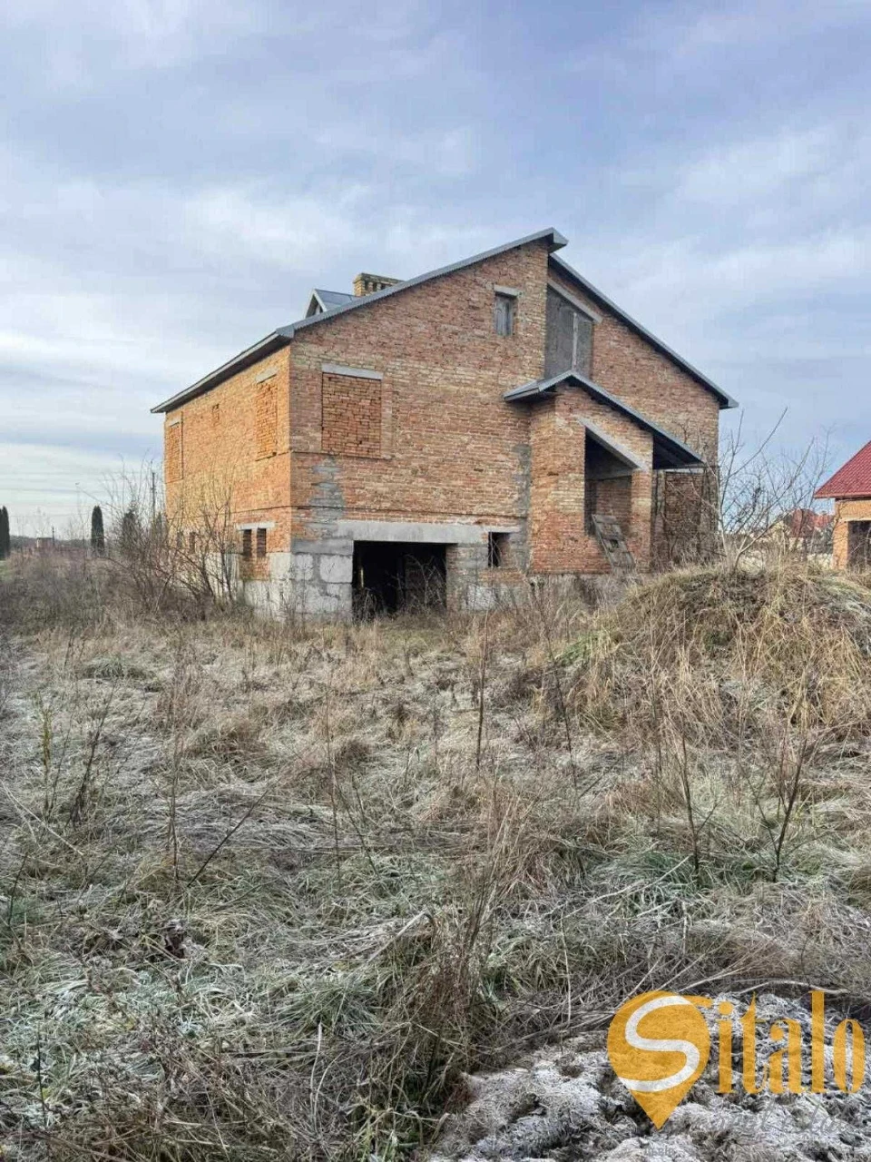 Продається будинок та земельна ділянка 10 сот., м. Раехів