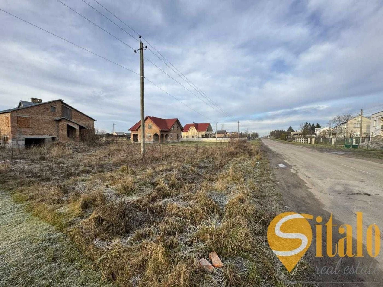 Продається будинок та земельна ділянка 10 сот., м. Раехів