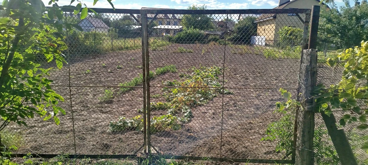 ПРОДАЖ ВІД ВЛАСНИКА.Продам дачу у центральній частині Радехо