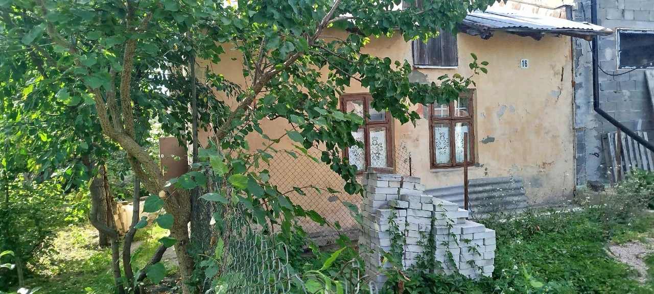 ПРОДАЖ ВІД ВЛАСНИКА.Продам дачу у центральній частині Радехо