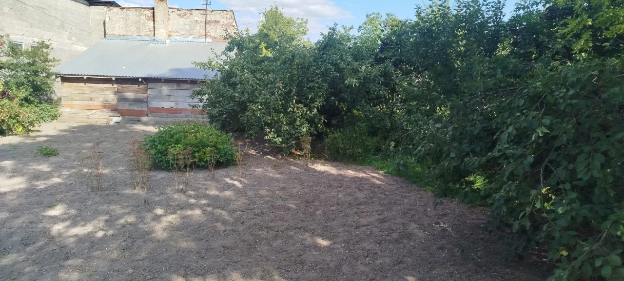 ПРОДАЖ ВІД ВЛАСНИКА.Продам дачу у центральній частині Радехо