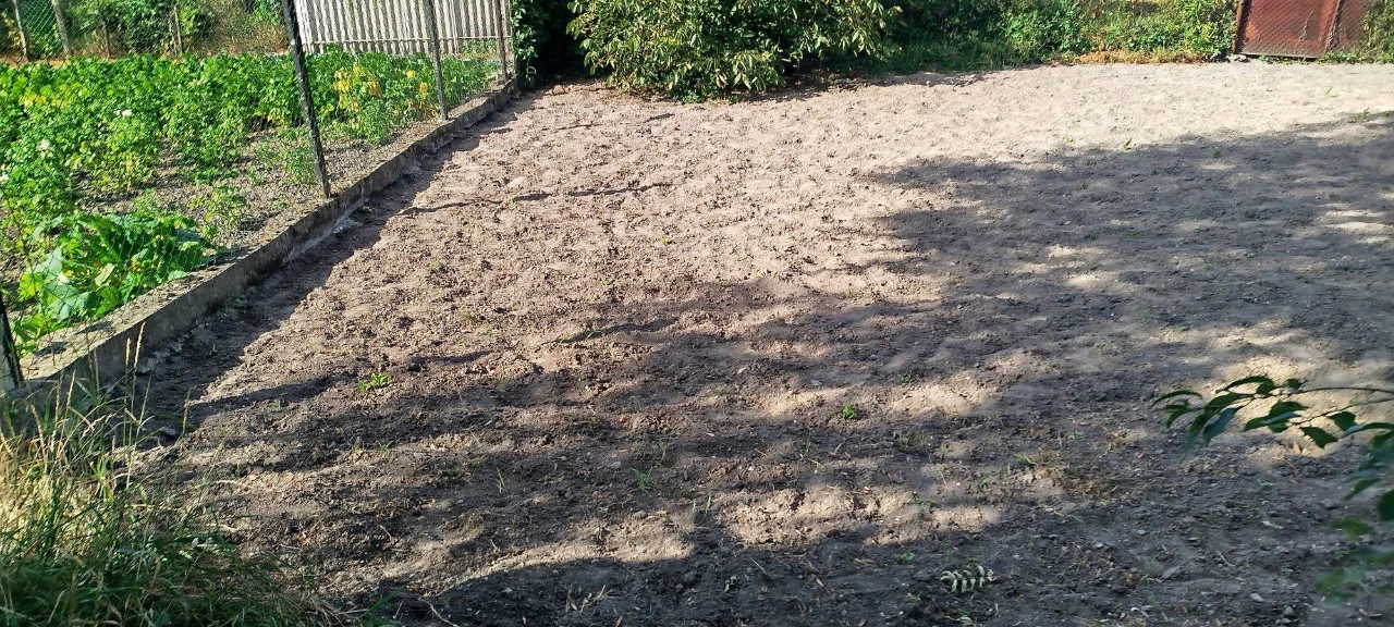 ПРОДАЖ ВІД ВЛАСНИКА.Продам дачу у центральній частині Радехо