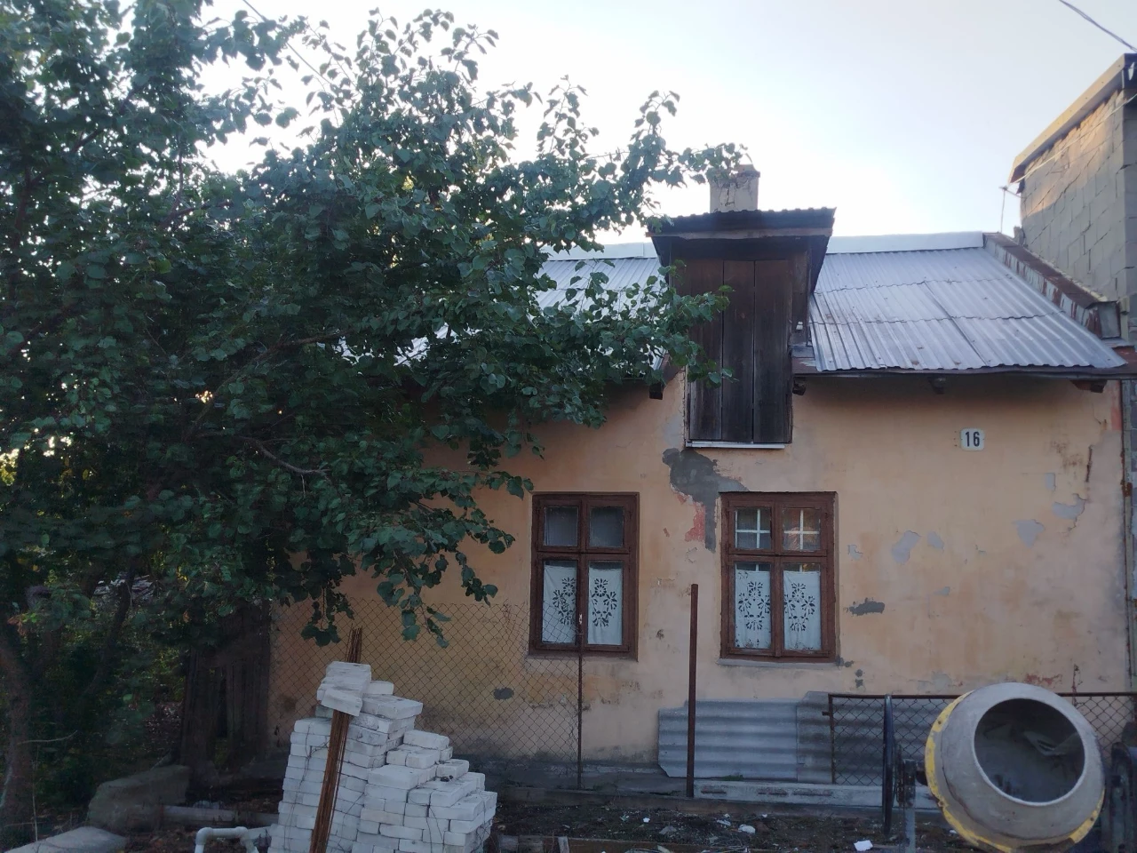 ПРОДАЖ ВІД ВЛАСНИКА.Продам дачу у центральній частині Радехо