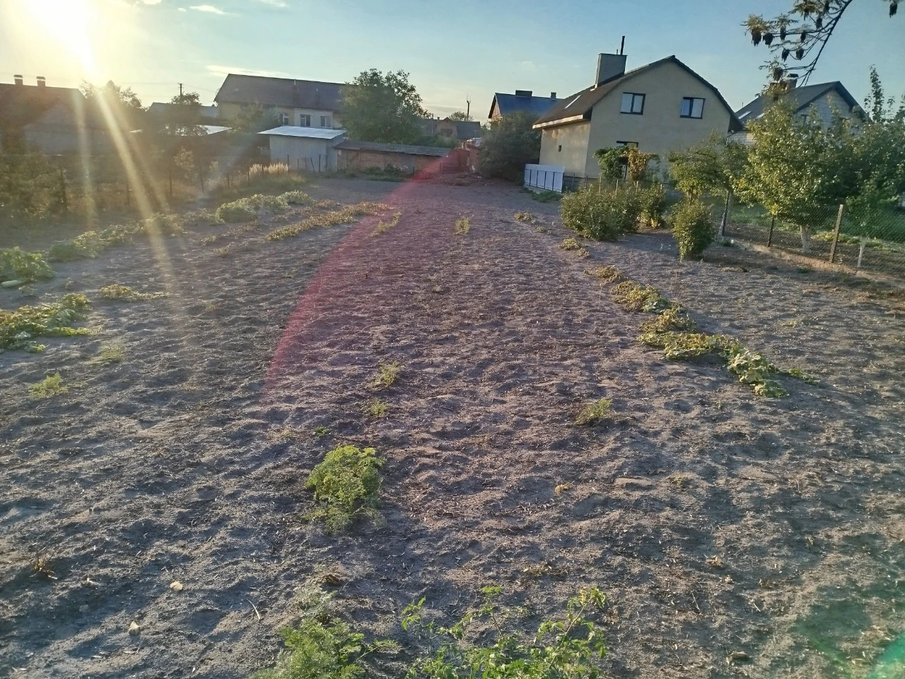 ПРОДАЖ ВІД ВЛАСНИКА.Продам дачу у центральній частині Радехо