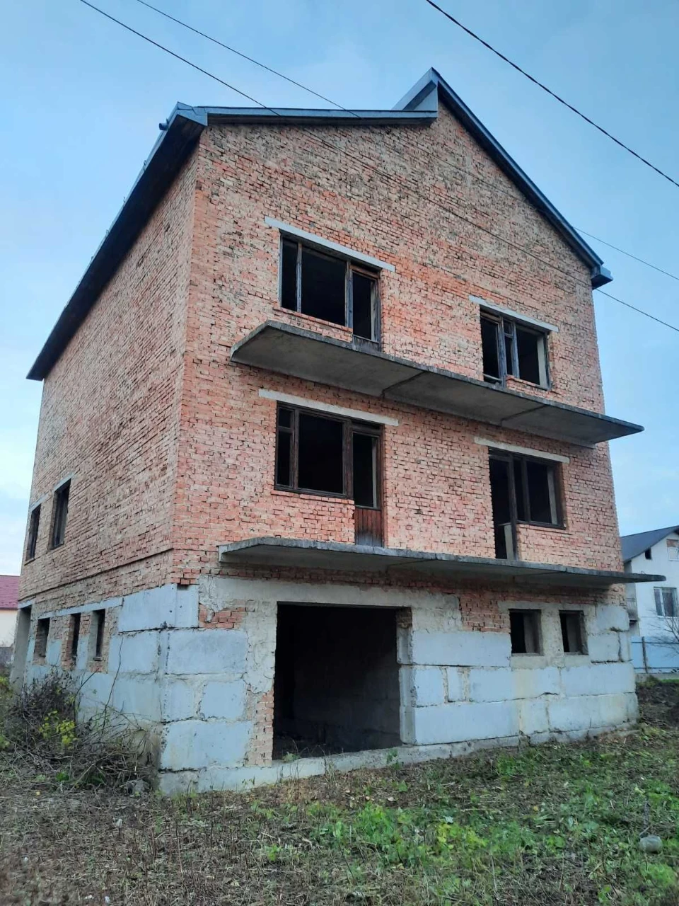 Продається житловий будинок незакінчений будівництвом м.Самб
