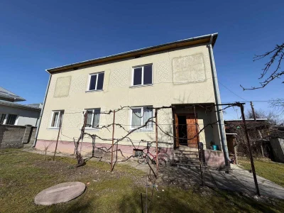 Продаж двоповерхового будинку із земельною ділянкою у м. Сам