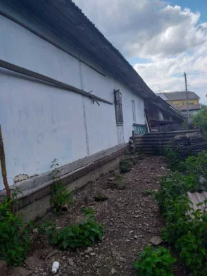 Продається  половина будинку