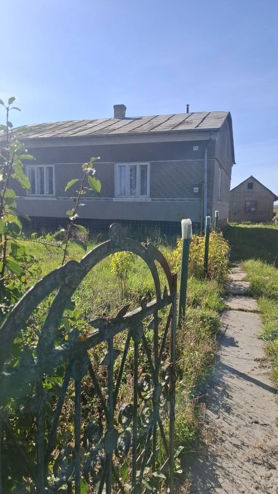 Продам цегляний будинок