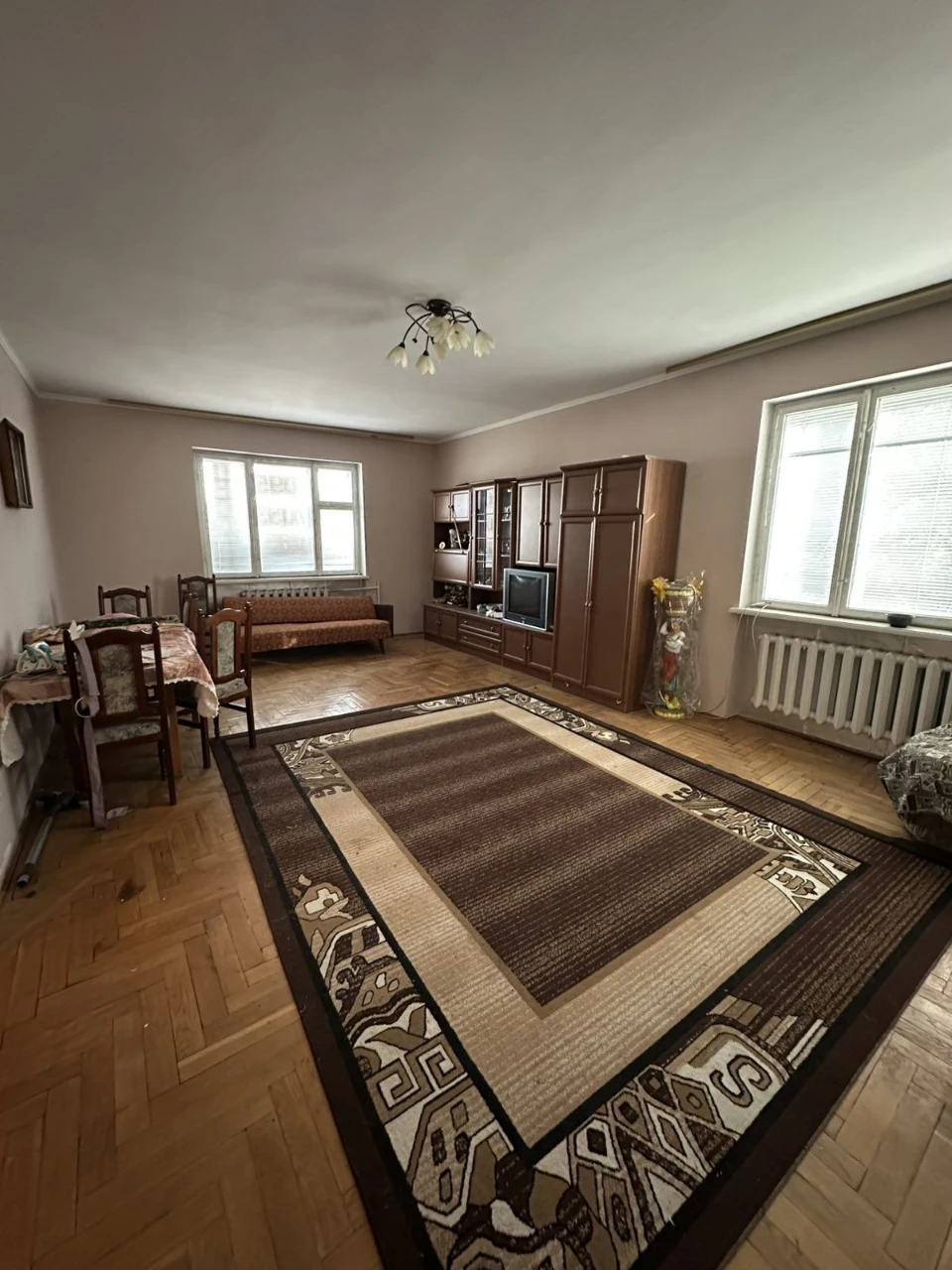Продам 2 поверховий цегляний будинок