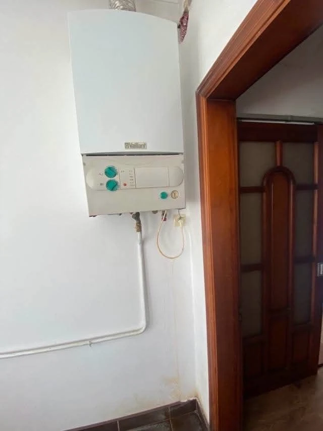 Продам 2 поверховий цегляний будинок