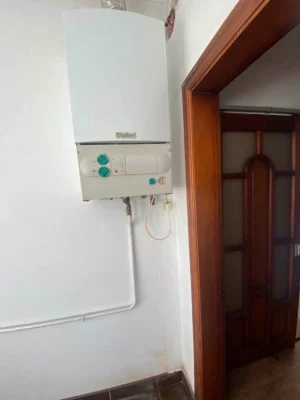 Продам 2 поверховий цегляний будинок