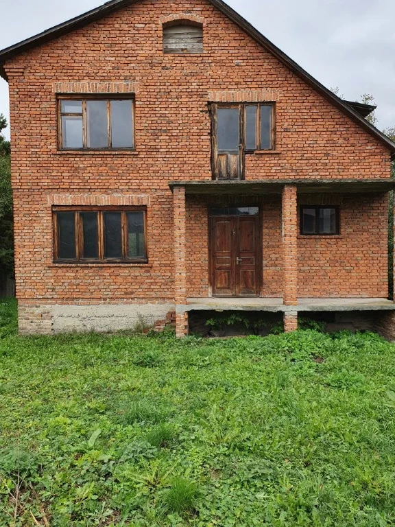 Незавершене будівництво будинку