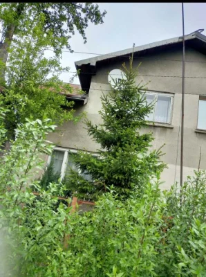 Будинок та земельна ділянка в м. Стрий