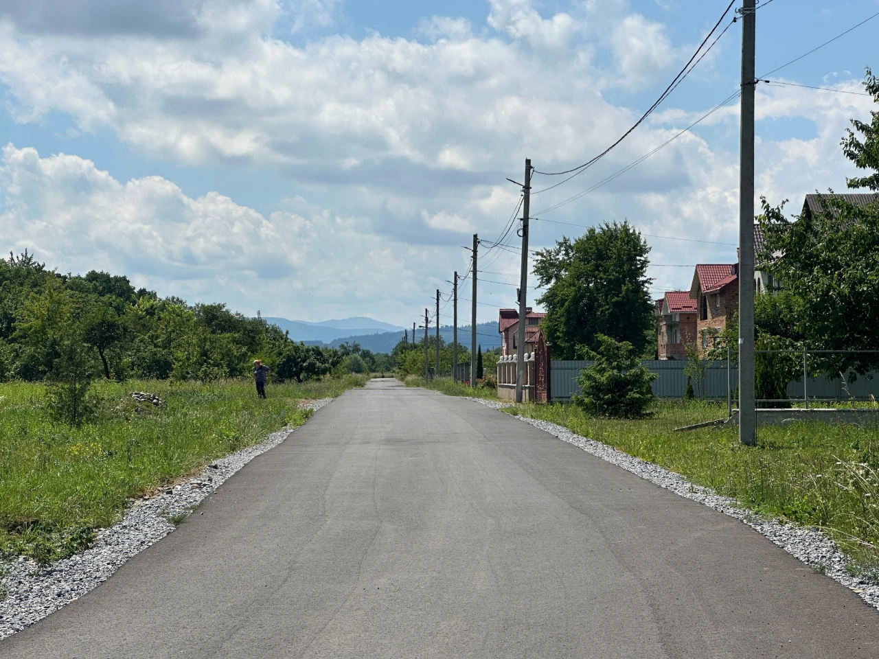 Цегляний Будинок/Незавершене будівництво неподалік міста Стр