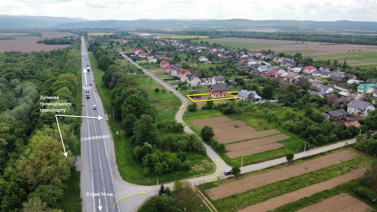 Цегляний Будинок/Незавершене будівництво неподалік міста Стр