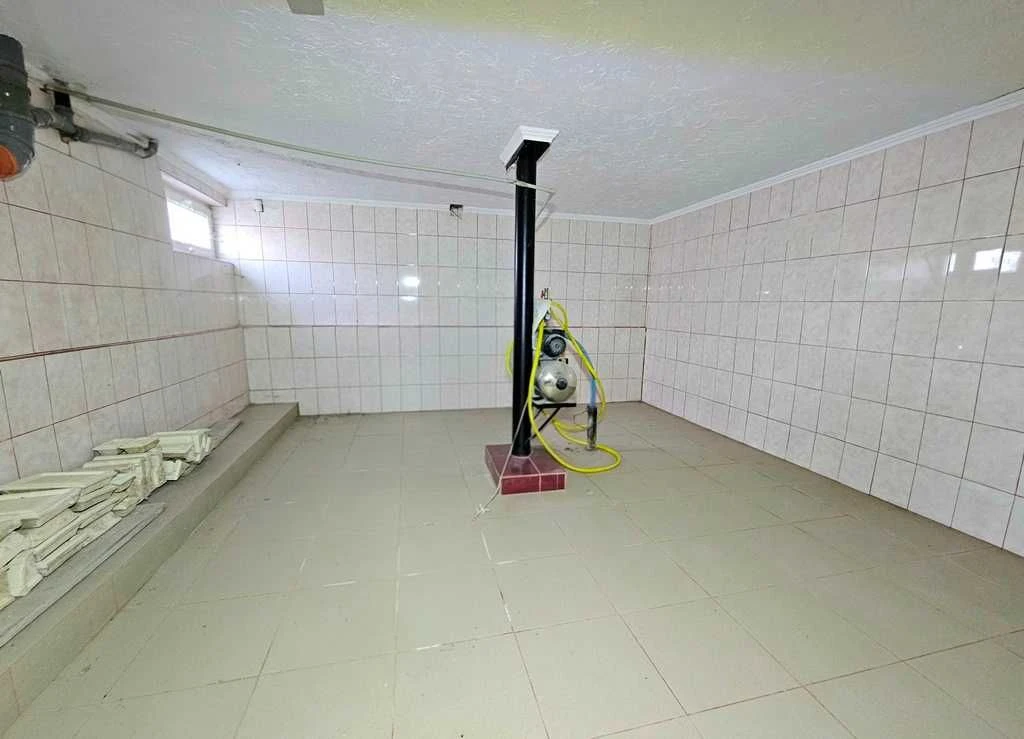 Продається добротний цегляний будинок розташований на околиц