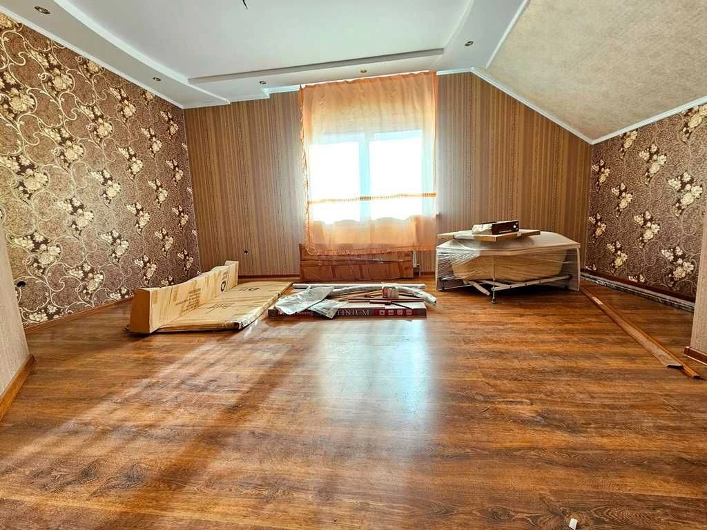 Продається добротний цегляний будинок розташований на околиц