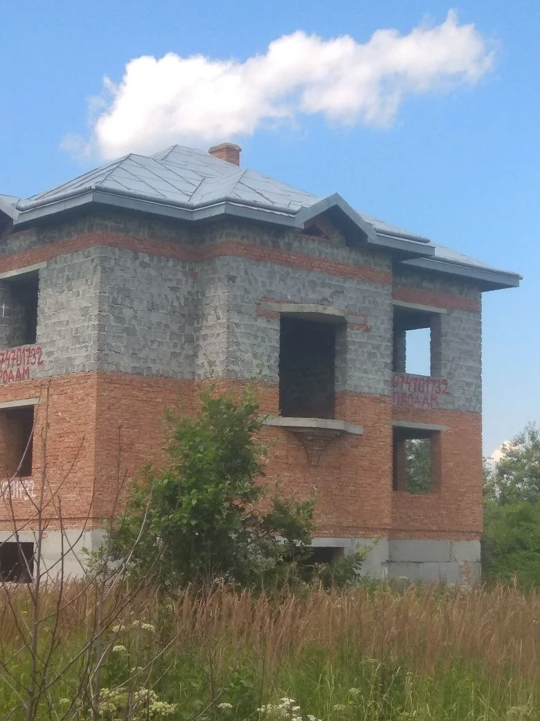 Незавершене будівництво будинок на 2 сім'ї на дві сім'ї