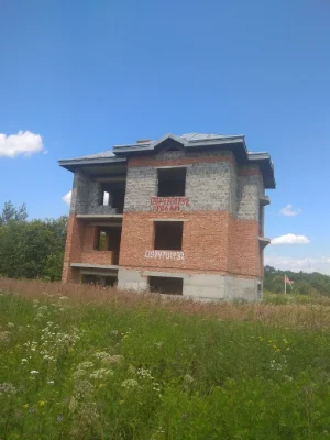 Незавершене будівництво будинок на 2 сім'ї на дві сім'ї