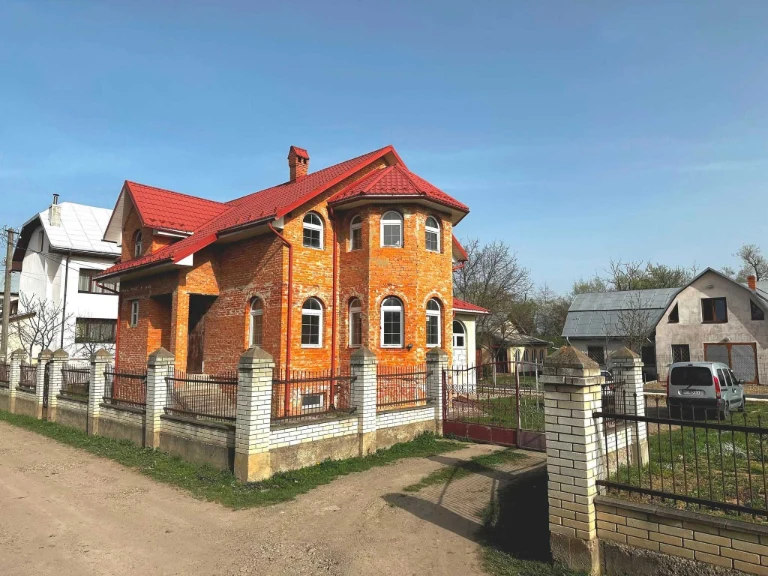 Продам власний будинок за ціною квартири