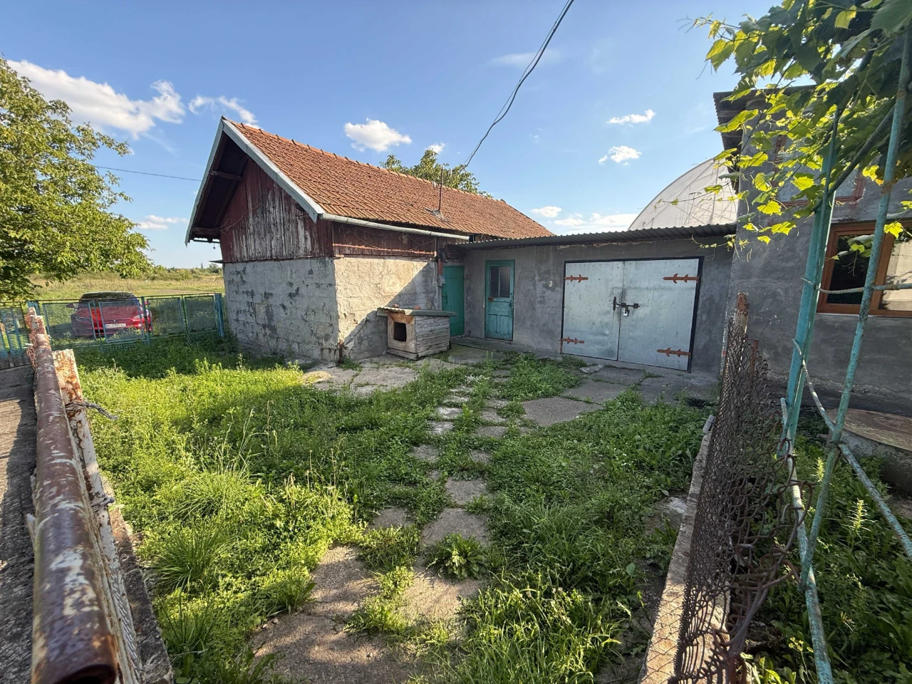 Продається власний цегляний будинок  в с.Луг  Львівської обл