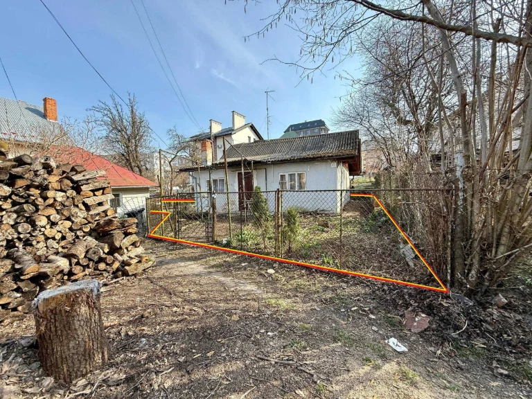 Продаж будинку вул. Івасюка