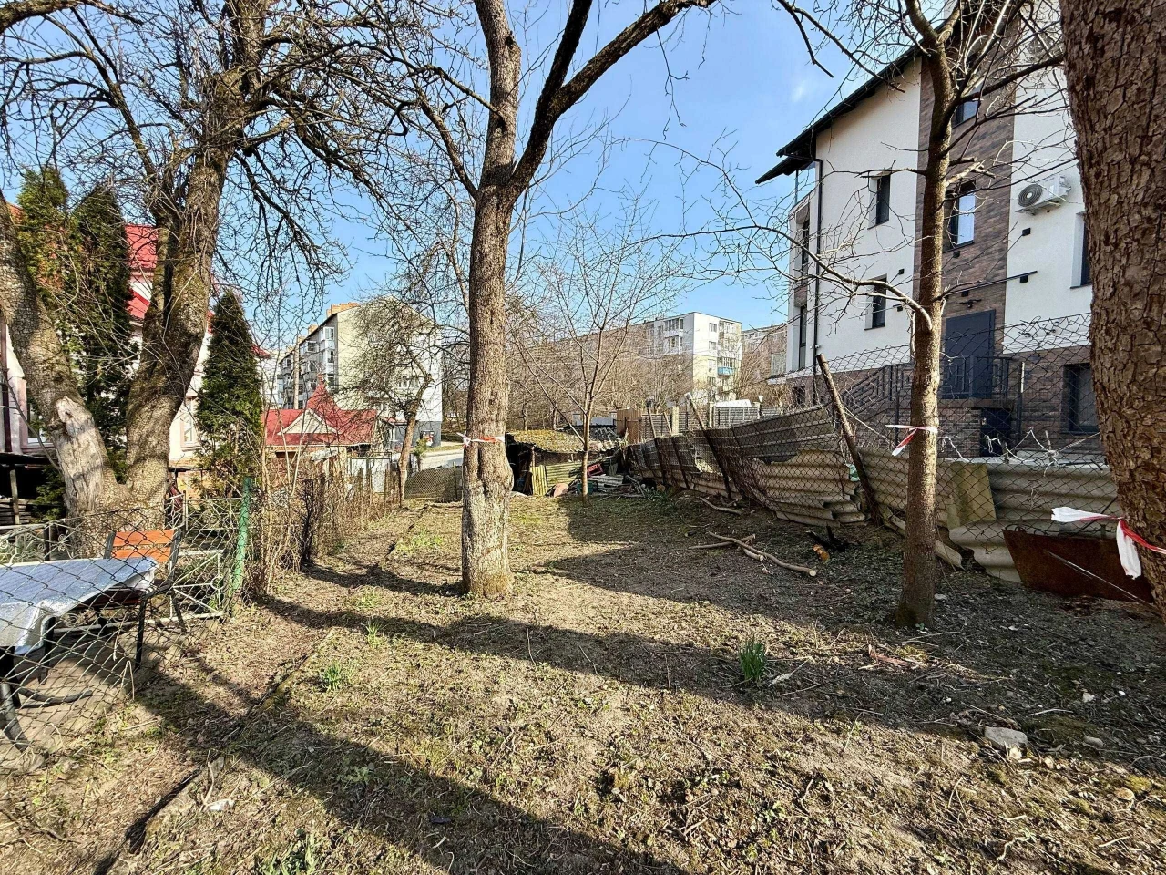Продаж будинку вул. Івасюка