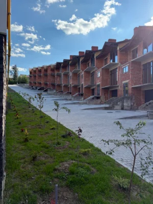 Продаж трирівневого котеджу 185 м² в Котеджному містечку Dol