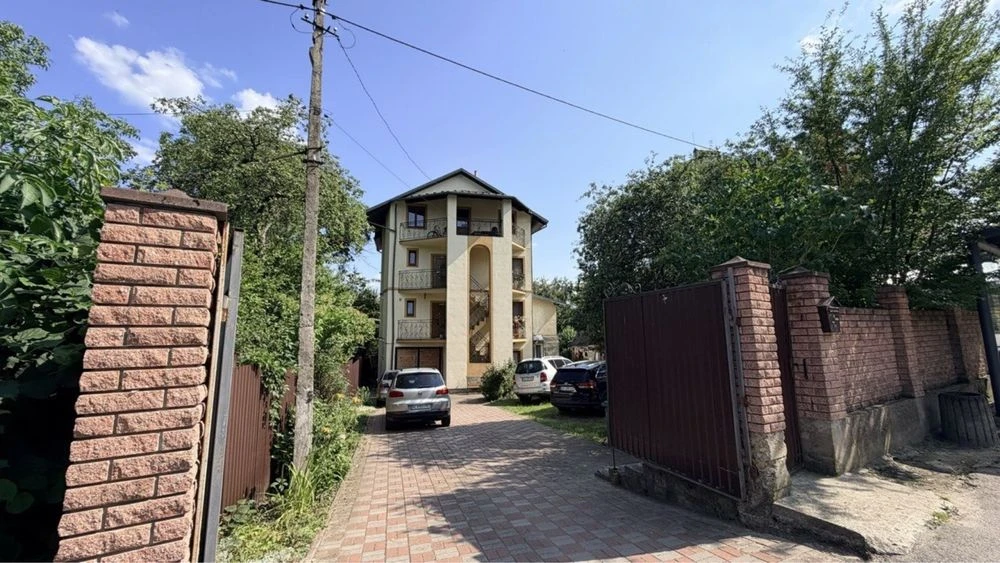 Продається якісний великий будинок
