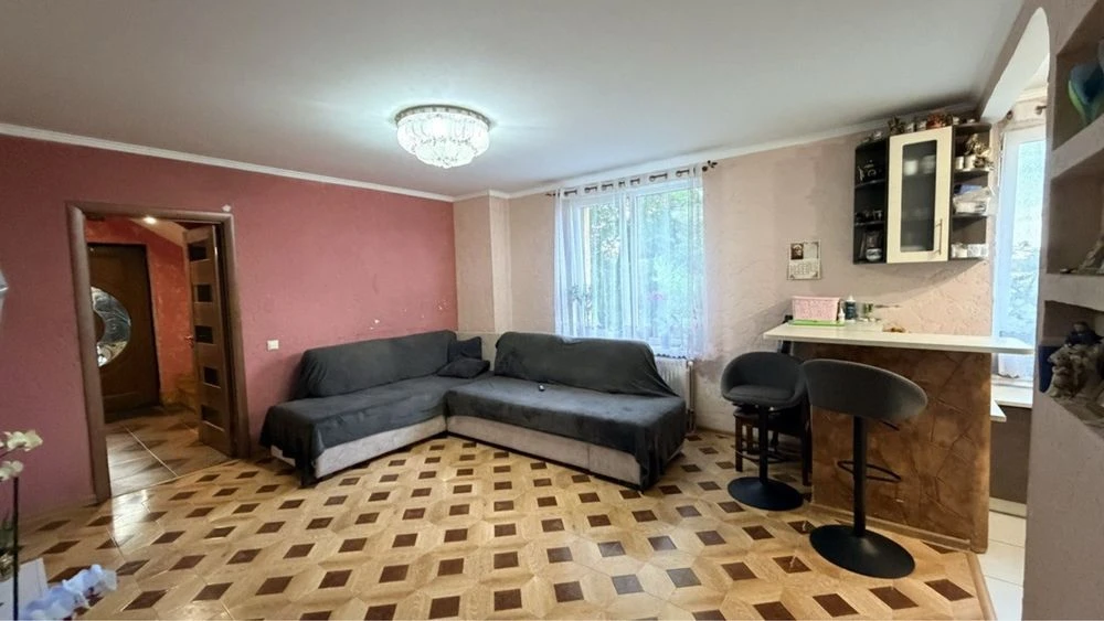 Продається якісний великий будинок