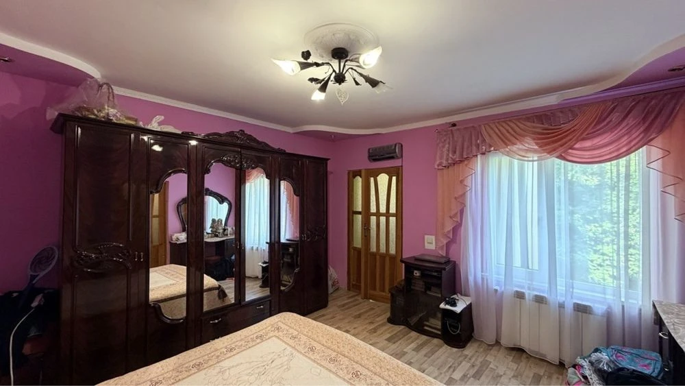 Продається якісний великий будинок
