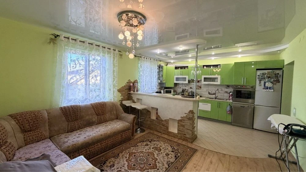 Продається якісний великий будинок