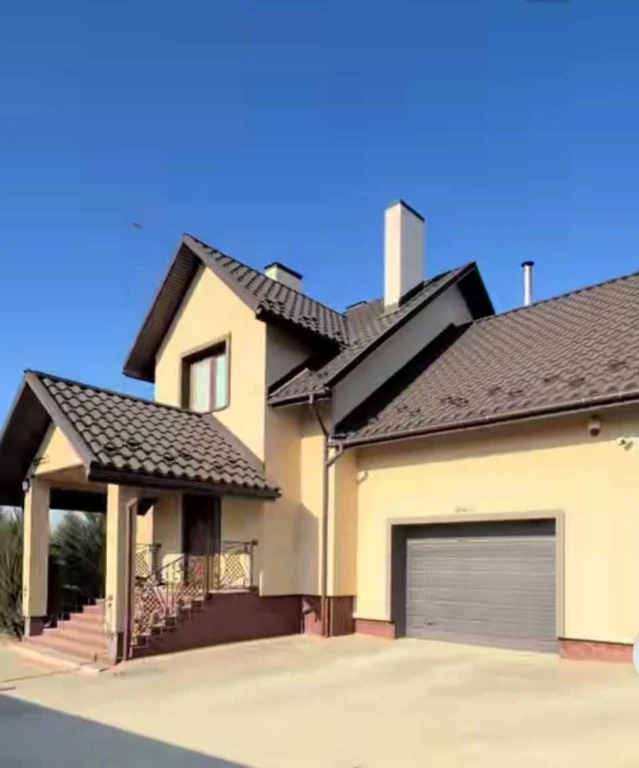 Продам двоповерховий будинок світлий затишний +15 сот .землі