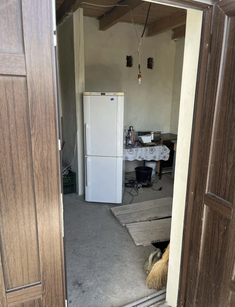 Просторий будинок з терасою