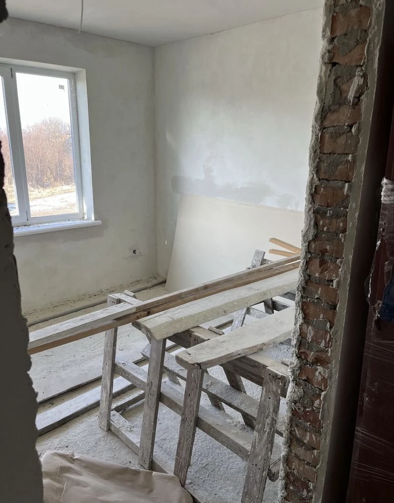 Просторий будинок з терасою