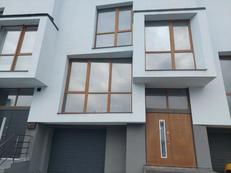 Продаж котедж 175 кв.м. 2.44 сот.землі м.Трускавець
