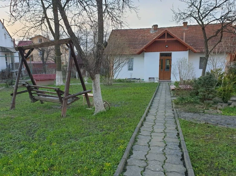 Продається земельна ділянка з будинком в місті Трускавець