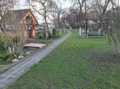 Продається земельна ділянка з будинком в місті Трускавець