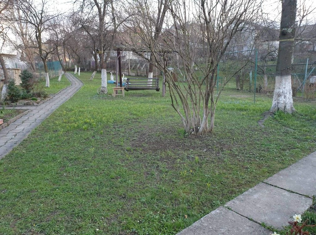 Продається земельна ділянка з будинком в місті Трускавець