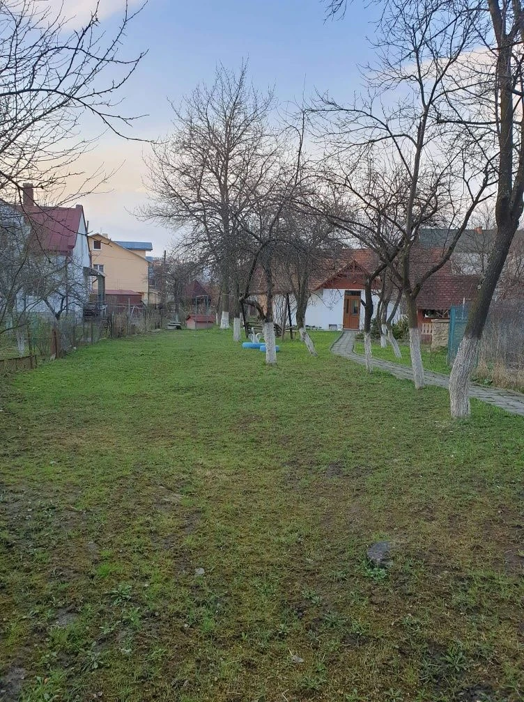 Продається земельна ділянка з будинком в місті Трускавець