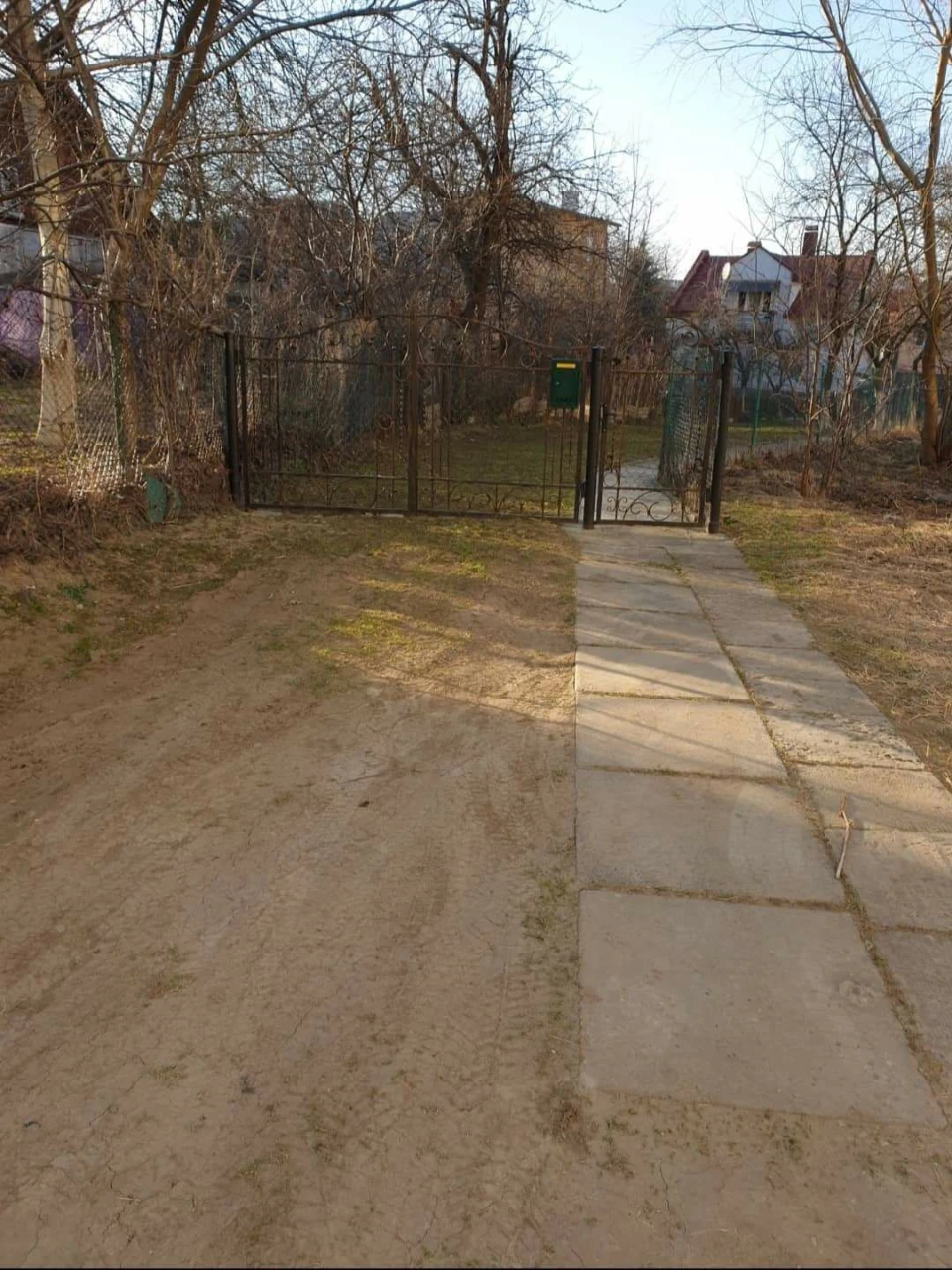 Продається земельна ділянка з будинком в місті Трускавець
