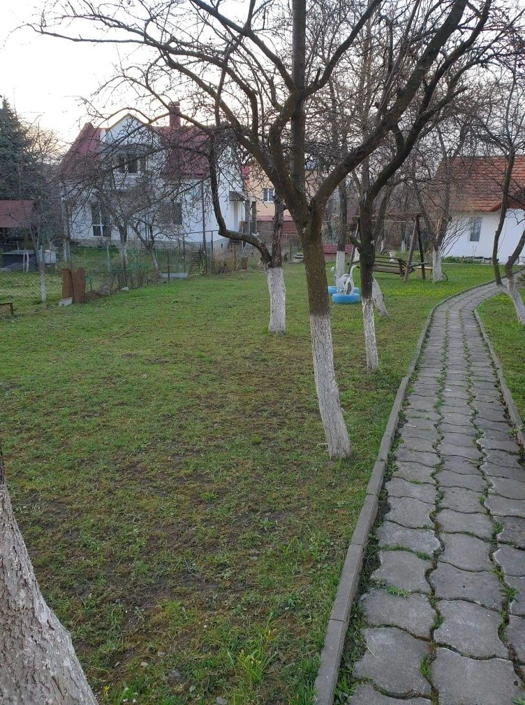 Продається земельна ділянка з будинком в місті Трускавець