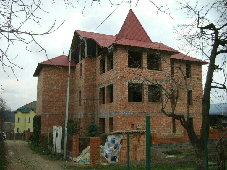 Незавершений будинок в м.Трускавець