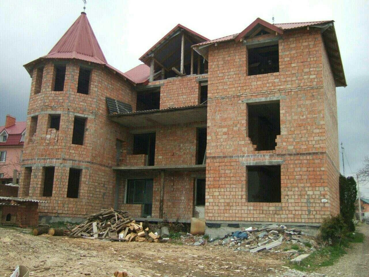 Незавершений будинок в м.Трускавець