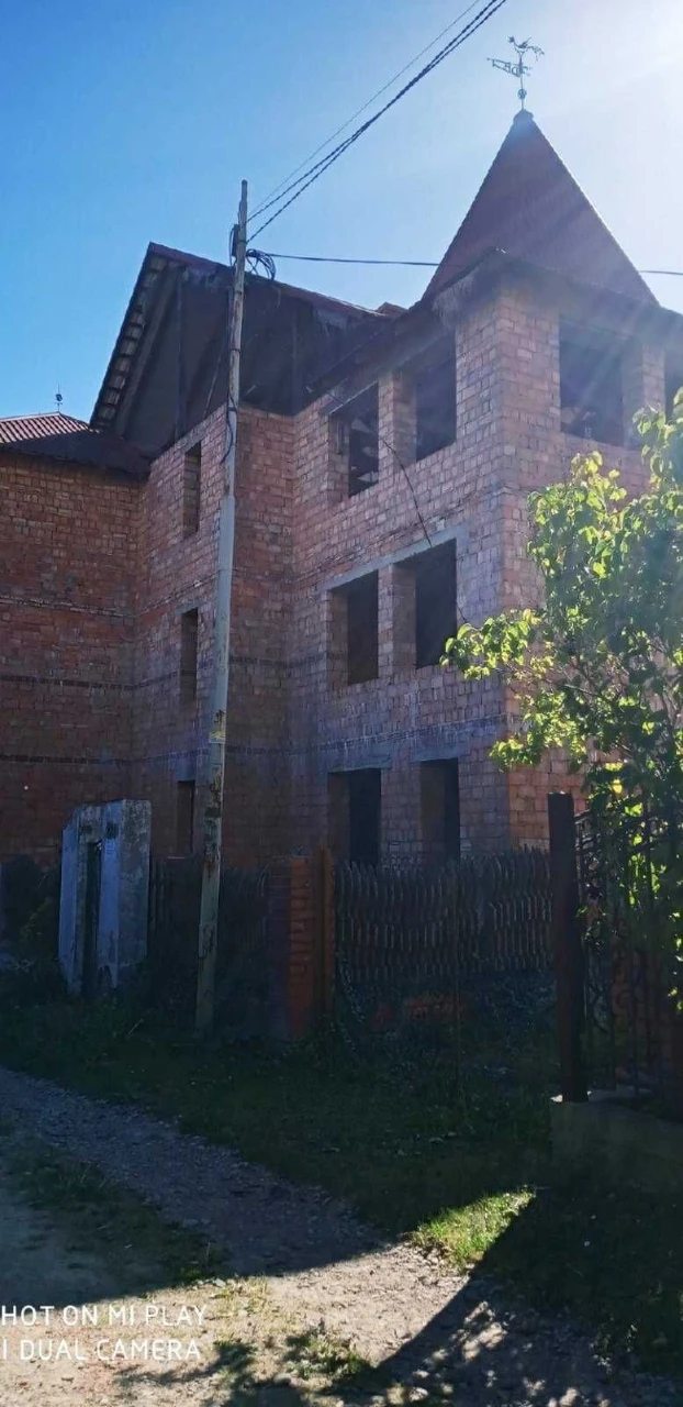 Незавершений будинок в м.Трускавець